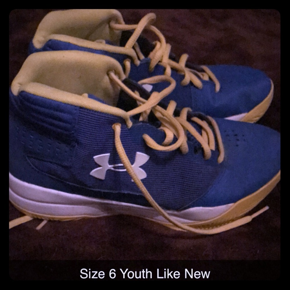 Like new Under‎ Armour basketball shoes size 6